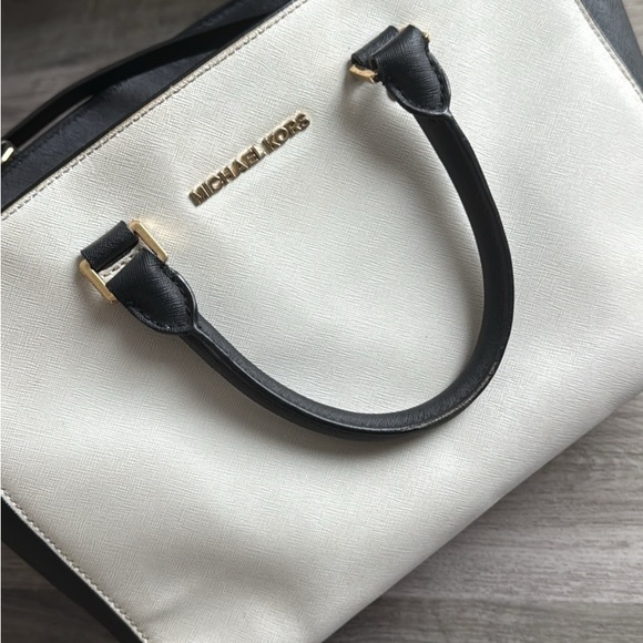 Michael Kors Elegant Black and Cream Tote - Picture 1 of 4